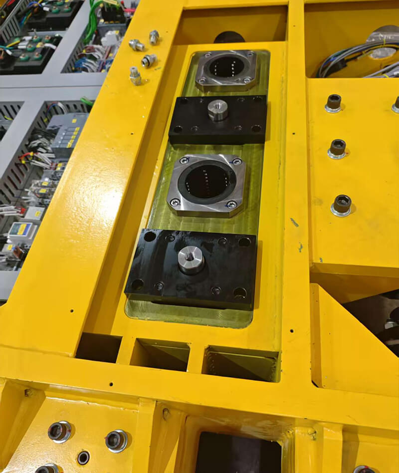 Heavy-duty AGV truck synchronization system 3.jpg